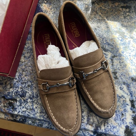 Munro - Gryffin Loafer - Picture 2 of 4